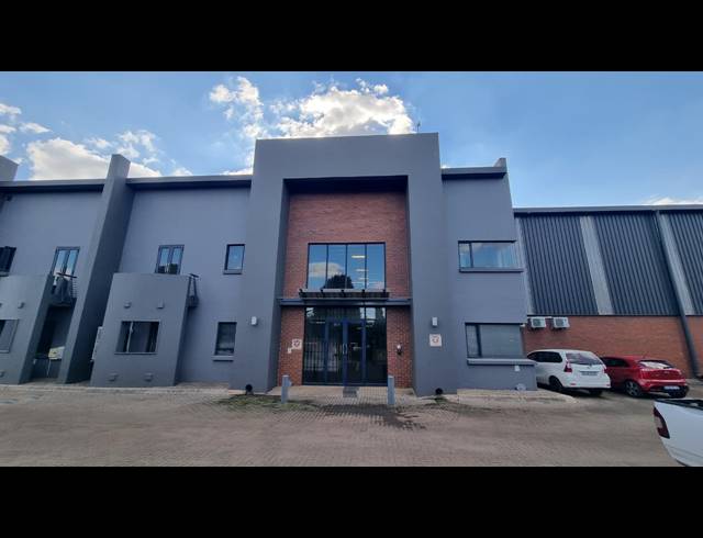 2,943M² WAREHOUSE TO LET IN POMONA